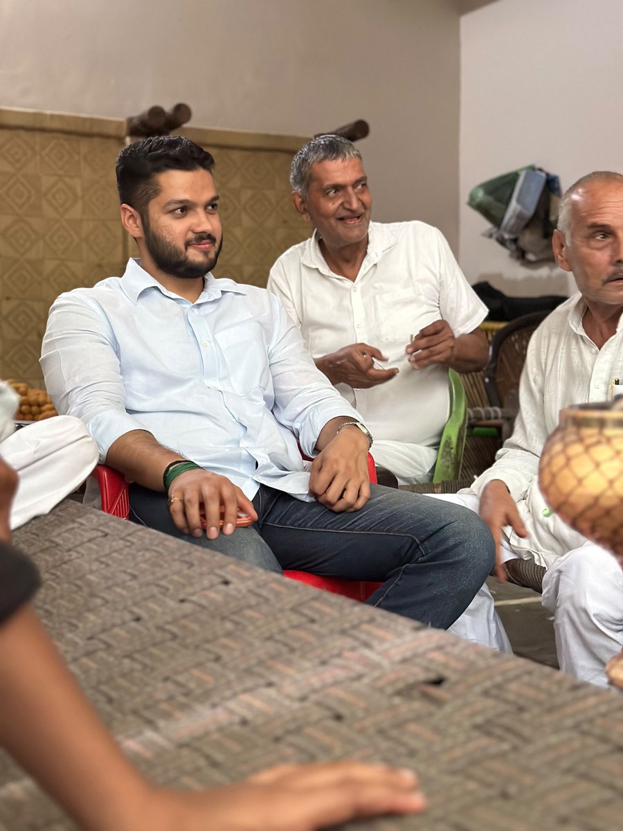 _Akshay_8800's tweet photo. अपनों के बीच, गाँव सुन्हैडा में...
जनता का स्नेह, बुजुर्गों का आशीर्वाद और युवाओं का विश्वास ही मेरी सबसे बड़ी ताकत है।
सेवा का संकल्प अटूट है, विश्वास का यह रिश्ता हमेशा बना रहेगा🙏
#baghpat #Sunhedavillage #जय_श्री_राम #mypeople #withfamily
#CatchTheRain #Airdrop https://t.co/hjehjH7ELf