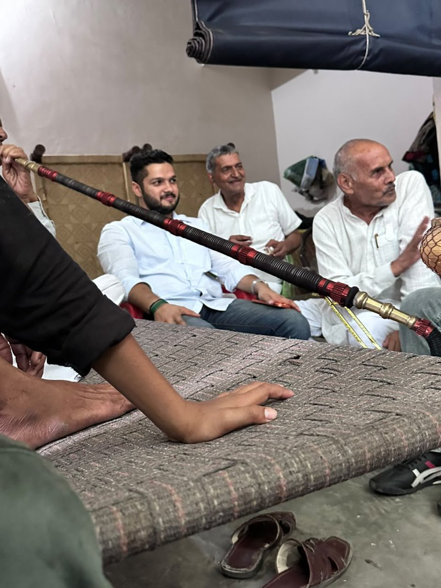 _Akshay_8800's tweet photo. अपनों के बीच, गाँव सुन्हैडा में...
जनता का स्नेह, बुजुर्गों का आशीर्वाद और युवाओं का विश्वास ही मेरी सबसे बड़ी ताकत है।
सेवा का संकल्प अटूट है, विश्वास का यह रिश्ता हमेशा बना रहेगा🙏
#baghpat #Sunhedavillage #जय_श्री_राम #mypeople #withfamily
#CatchTheRain #Airdrop https://t.co/hjehjH7ELf