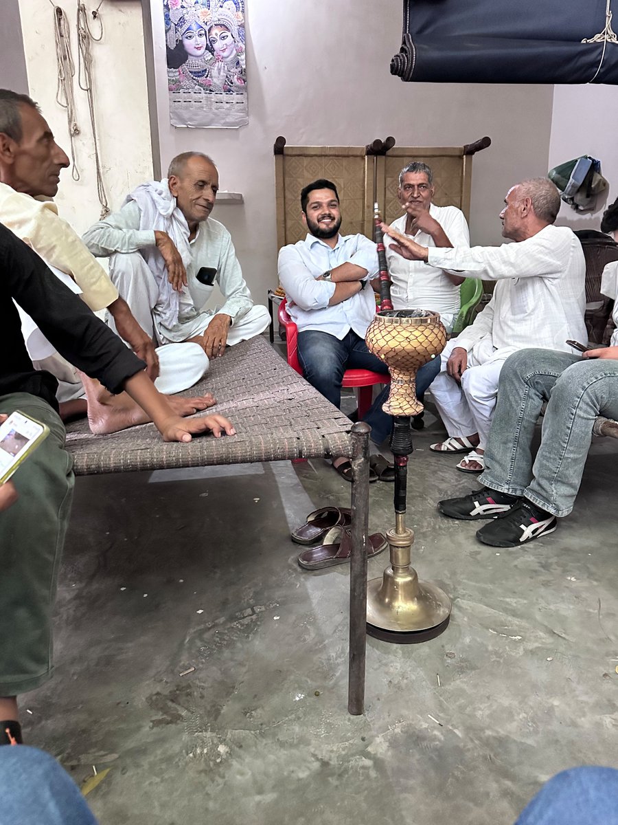 _Akshay_8800's tweet photo. अपनों के बीच, गाँव सुन्हैडा में...
जनता का स्नेह, बुजुर्गों का आशीर्वाद और युवाओं का विश्वास ही मेरी सबसे बड़ी ताकत है।
सेवा का संकल्प अटूट है, विश्वास का यह रिश्ता हमेशा बना रहेगा🙏
#baghpat #Sunhedavillage #जय_श्री_राम #mypeople #withfamily
#CatchTheRain #Airdrop https://t.co/hjehjH7ELf