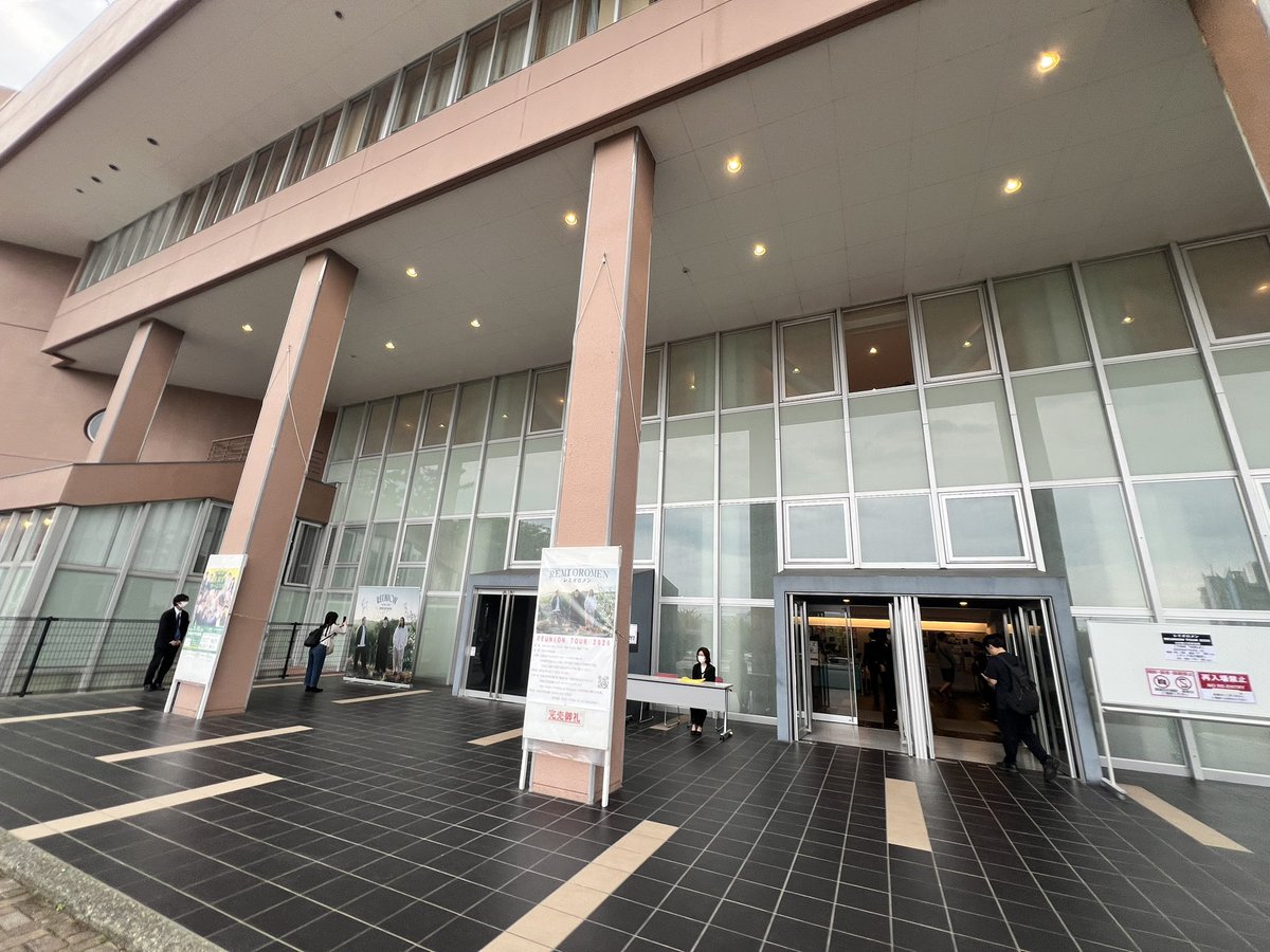39remioromen's tweet photo. 糸魚川市民会館終了！
ほぼいつもと同じ19:20終了でした！

#レミオロメン https://t.co/W0MhP9qTbN
