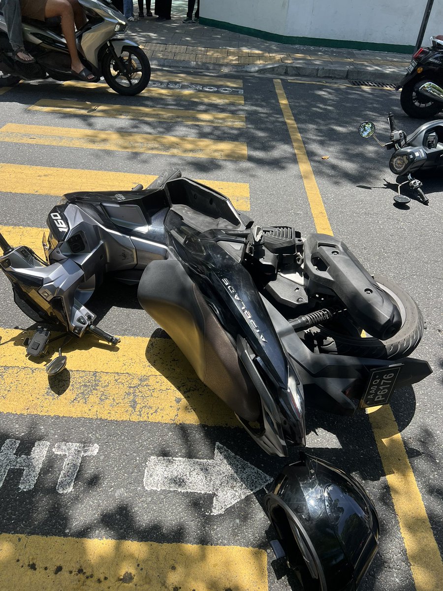 aishwajyh's tweet photo. I am beyond frustrated with the reckless behavior of some motorists on our roads. 
I was struck from behind by a motorist while I was slowing at the pedestrian crossing near Kalafaanu School on Ameenee Magu. The impact threw me across the crossing and under his motorcycle, injuring my left leg. 
This was not just an accident, it was a life-threatening incident that could have easily resulted in death. Many lives have already been lost due to reckless driving in similar situations. 
What frustrates me the most was the response at the scene. The police appeared casual, and the motorist showed little concern, despite the severity of what had just occurred.
This happened at a school crossing, while a pedestrian was crossing, an area where children and families are constantly at risk. Reckless driving here is not just careless. it is deadly.
Authorities must take this seriously. Enforce the law, hold offenders accountable, and ensure pedestrian safety before more lives are lost.
@PoliceMv