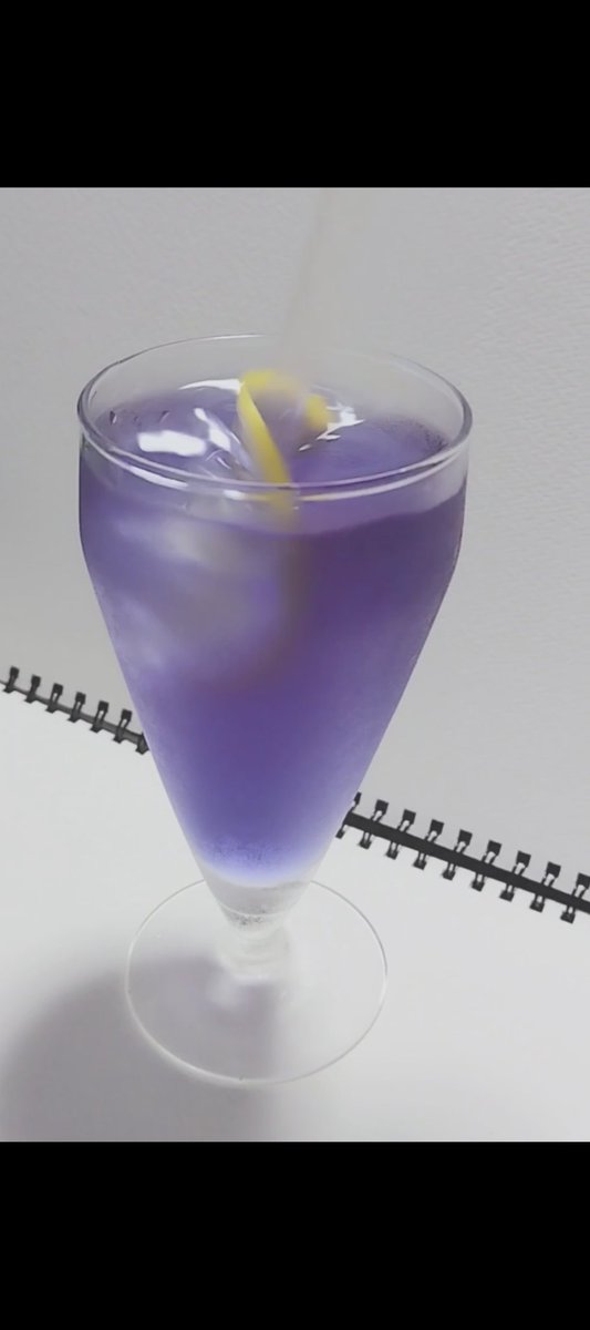 PQRCNab's tweet photo. どうしてもやりたかったやつ🍋
途中手ブレひどくてスケッチブックの向こうの世界が現れちゃうけど
タロちゃんが瞑音ちゃ……あ、なんでもないです https://t.co/tZkRpNEvVu