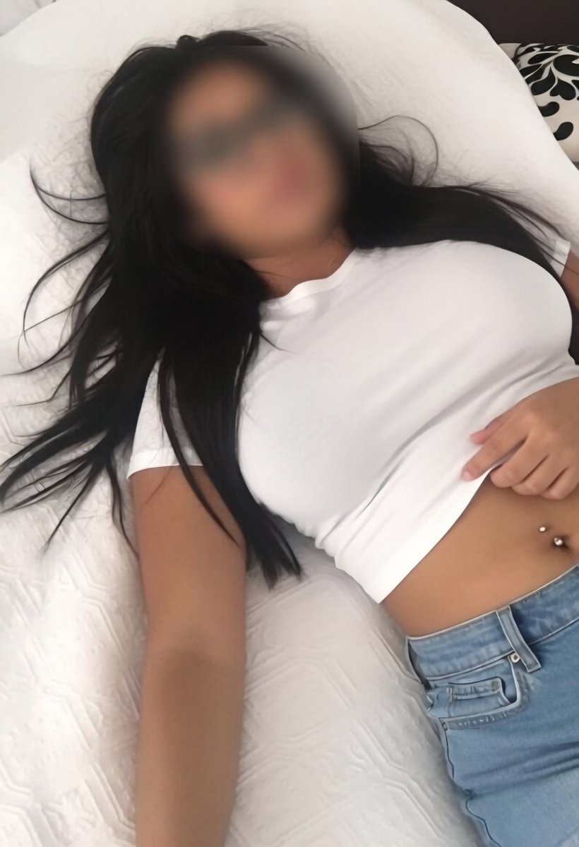 lisasexy96's tweet photo. Looking for  a cuddle buddy  💋 https://t.co/y0ZLC9iZ02