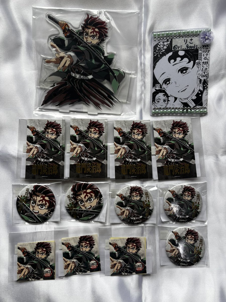 ri__goods__xxx's tweet photo. 【譲渡】劇場版 鬼滅の刃 無限城編 第一章 猗窩座再来 エンドロール イラストufotable WEBSHOPくじ Webくじ

譲 ✧ ◯炭治郎 無一郎 冨岡

求 ✧ 定価＋送料

お声掛け重なる場合は◯同数含む方優先
キャラ毎まとめて優先
お気軽にお声掛けください https://t.co/1NpxaMvthK