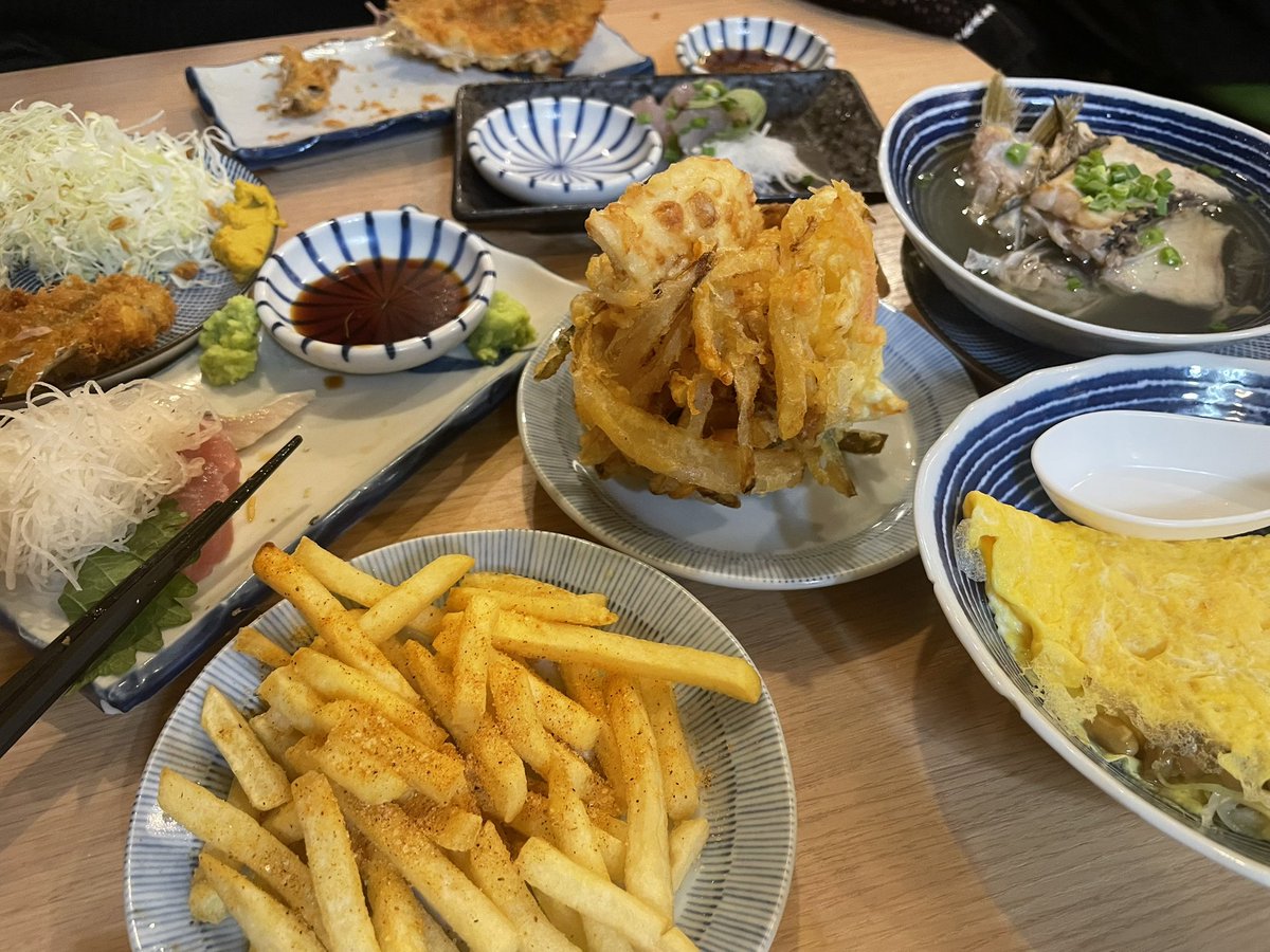 neobogy's tweet photo. 酒盛り https://t.co/ALFBA5ZbqD