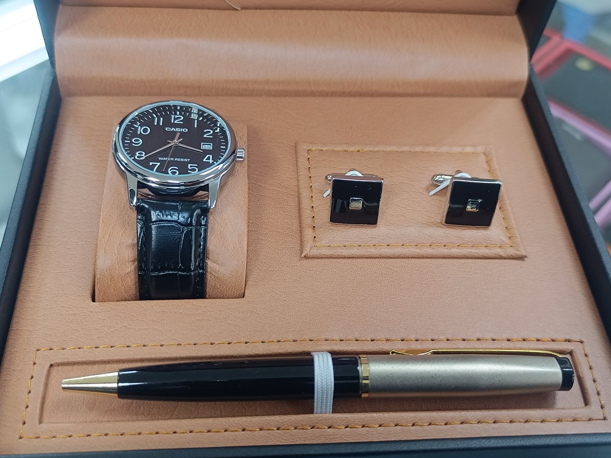 watchfellaz's tweet photo. @redmarketsunday Hi guys. We are your trusted supplier of genuine watches, watch accessories such as batteries, belts/ straps and more

We also sell boxed genuine leather wallets and more

Call or app: 0714881297

Location: Angwa Corner Mall, Corner Angwa and Robson Manyika, Table F15 (1st floor) https://t.co/OFFv27j8K6