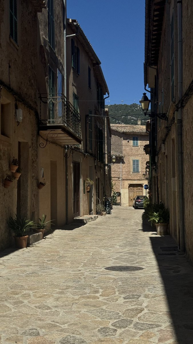 noughsa's tweet photo. Mallorca 🐬 https://t.co/hkQQRc5MjN