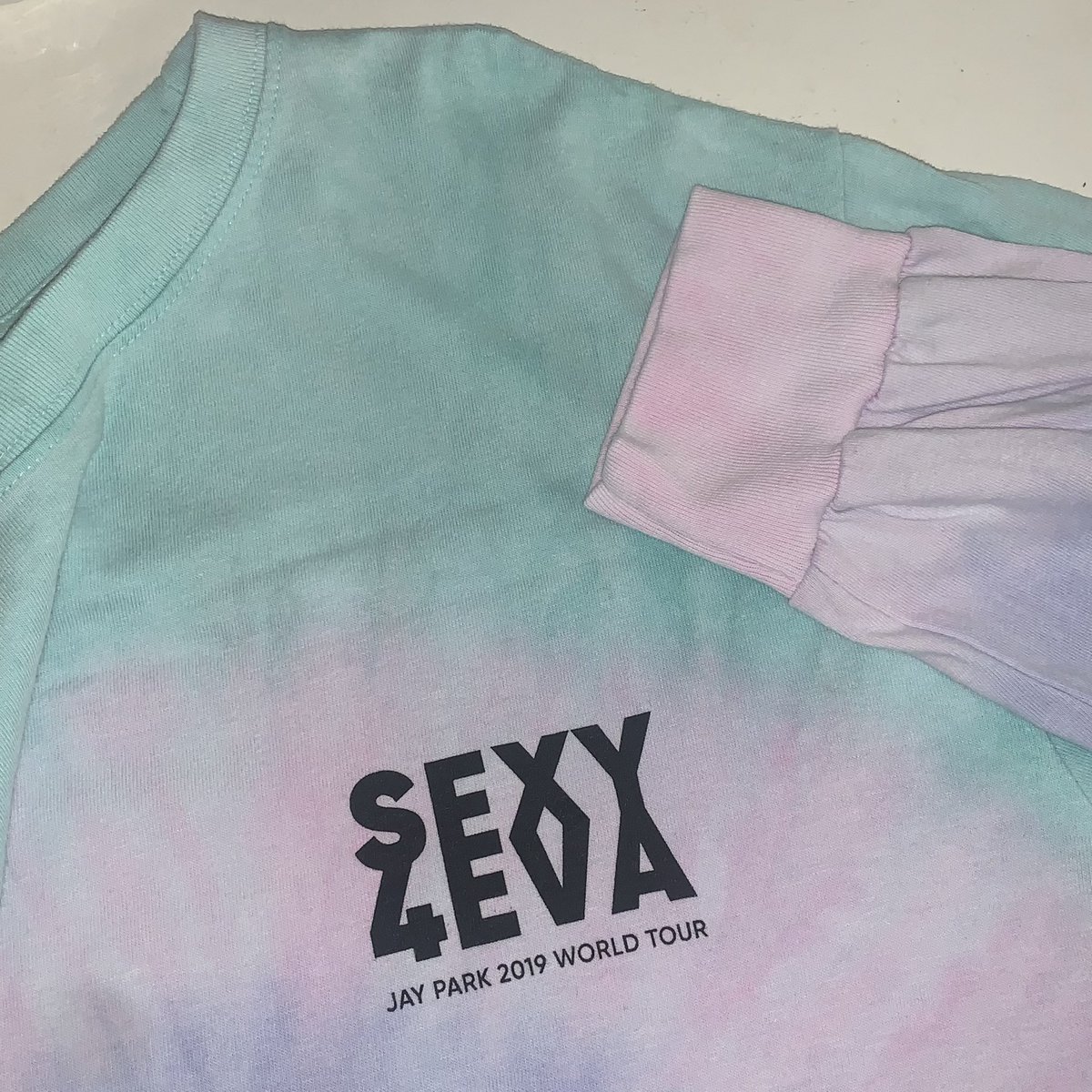 seulash's tweet photo. เสื้อมัดย้อมคอล #sexy4evaworldtour 2019 ไซส์ L ( เคยใช้งานแล้วนะคับ ) สภาพดี สีมัดย้อมจางลงหน่อยนะคับ  สนใจดูเพิ่มเติมได้คับ
📮990 รวมส่ง
#ตลาดนัดjaypark #ตลาดนัดaomg #ตลาดนัดkhh #ตลาดนัดkhiphop https://t.co/9lEUu70keE