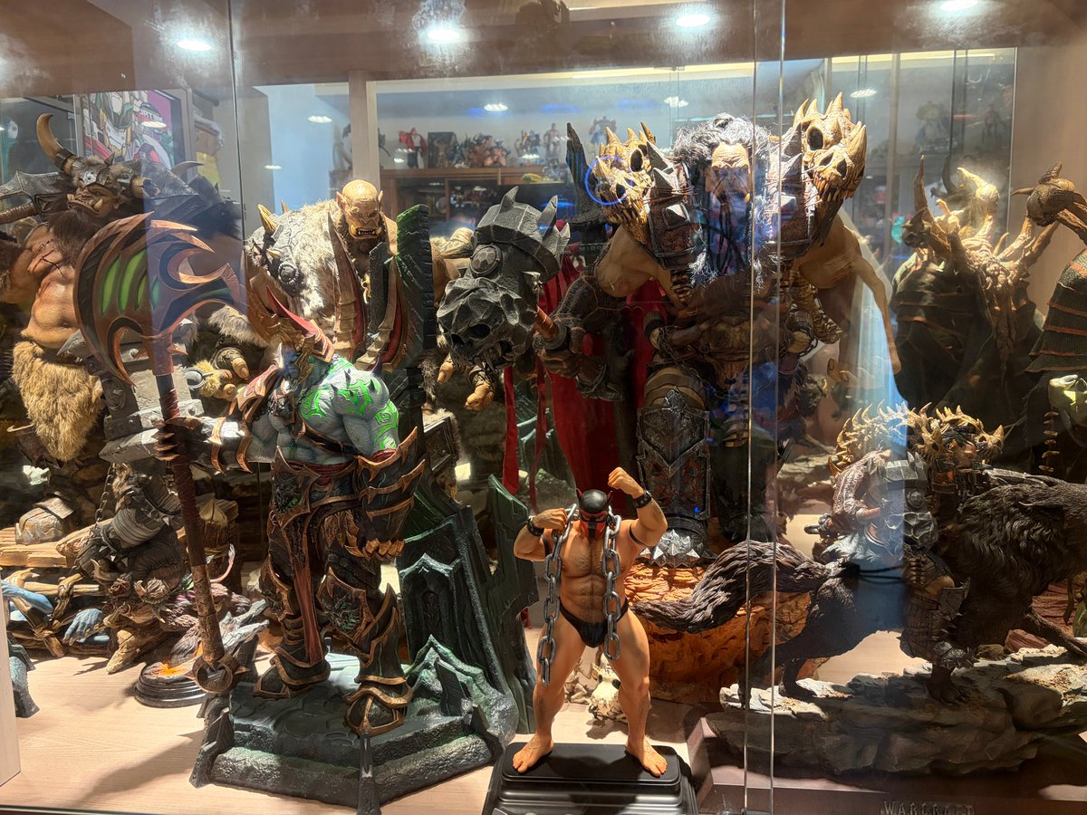 wolfengarorc's tweet photo. My very first husbando Orgrim Doomhammer and Fel Lord Zakuun ❤️ https://t.co/jByunLASgA