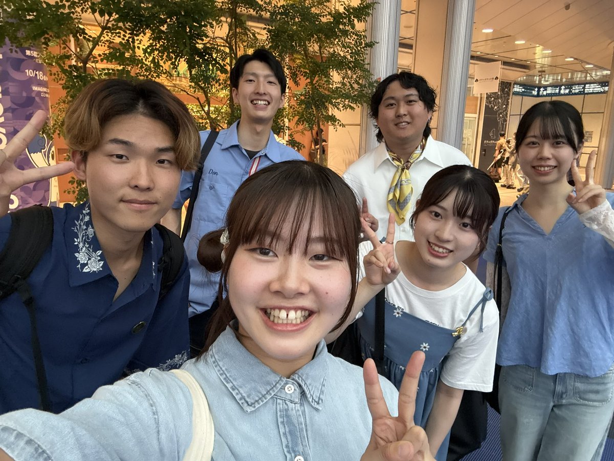 Solaris_bzb's tweet photo. ⋱  #ナゴペラ 出演しました❕⋰

本日行われた #ナゴペラ に出演しました！

私たちの初ステージ、観客の皆さんのおかげで楽しく演奏することができました😚
ありがとうございました❕

みんなで（？）金鯱のピンバッチつけてみました！👀

#ナゴペラ #アカペラ https://t.co/U5kSEnhAjy