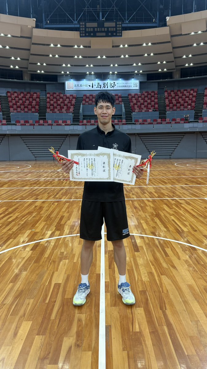 Kindai_VBC's tweet photo. 🏆個人賞受賞者🏆

西日本インカレで6名が個人賞を受賞しました❗️
写真2枚目より

リベロ賞:小瀬維都
サーブ賞:本田琥生
スパイク賞・ブロック賞:阿雲竜太郎
セッター賞:寺林和博
最優秀選手賞:三杉遥
優秀監督賞:森田亜貴斗 https://t.co/ssYC1EbbiG