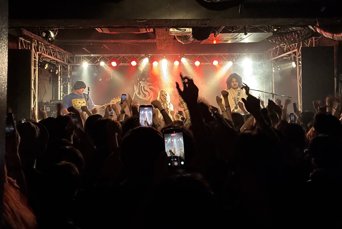 sandr_public's tweet photo. 見放題名古屋2026
今日もたっっっっくさんのご来場ありがとうございました- ̗̀ 𖤐

-------------
次の名古屋はワンマンツアー！
「吐いて抱きしめて」

10/1（木）
名古屋 CLUB UPSETにて！

⚠️チケットの最速先行は今日まで！
気になる方はリプライツリーから詳細みてみてね🎄 https://t.co/05GcA1TXJs