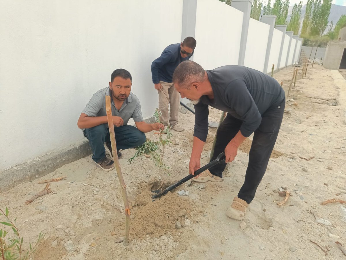 DRC_Leh's tweet photo. FPO Sumoor, Leh actively participated in the plantation drive, reaffirming its commitment to a greener, cleaner, and more sustainable Leh. Every sapling planted today is an investment in a healthier environment for future generations. 🌱
@MinOfCooperatn
@lg_ladakh https://t.co/Lll7wBs5xV