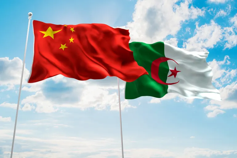 ChinaEmbAlgeria's tweet photo. بمناسبة الذكرى الـ64 لعيد الاستقلال والشباب للجمهورية الجزائرية الديمقراطية الشعبية، تتقدم سفارة جمهورية الصين الشعبية في الجزائر بأحر التهاني إلى الجزائر. نتمنى للجزائر دوام الأمن والاستقرار والتقدم والازدهار. 🇨🇳🇩🇿 https://t.co/obrQQJ6lev