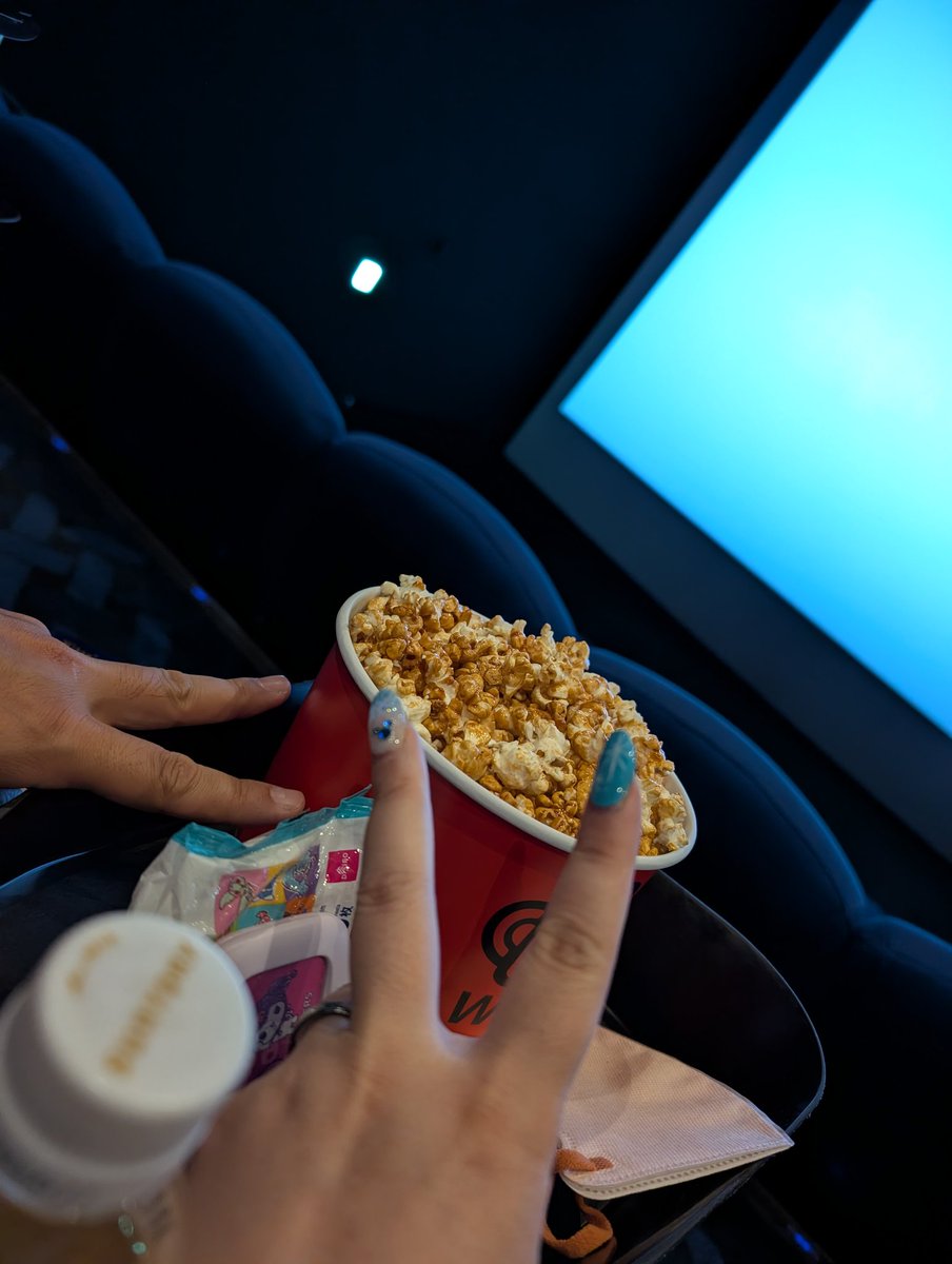 mei7703's tweet photo. 今日はBBQ行けなかったので
映画館デート🫶💓🦖🐷 https://t.co/a0rREqLfdx