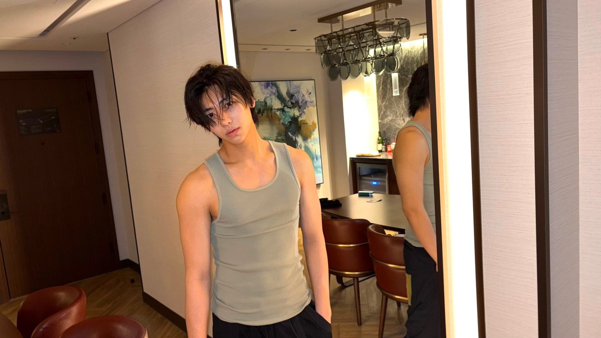 YDH_Hwariestale's tweet photo. 260705 Personal IG Update

唇边残留着薯片的碎屑
Chips on my lips

#POLARIX #폴라릭스 #YANGDONGHWA #양동화 #梁彤华 #ヤンドンファ https://t.co/DxcgfFqaIb