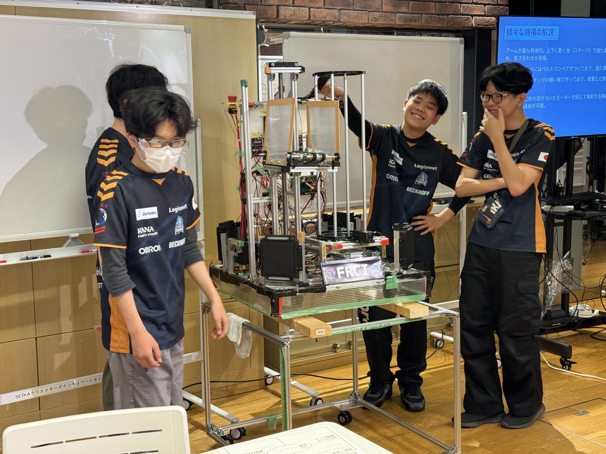 seika_frente's tweet photo. 本日から精華フレンテ 2026-27シーズンが開始されました！
新加入メンバー5名を迎え、14名での活動スタートです‼️
メンバー自己紹介、ロボットやねじの座学、2S3定（整理整頓）の実践など、充実した内容でした！
大会に向けて頑張っていきますので、応援お願いします💪💪💪 https://t.co/hwIXTU29oc