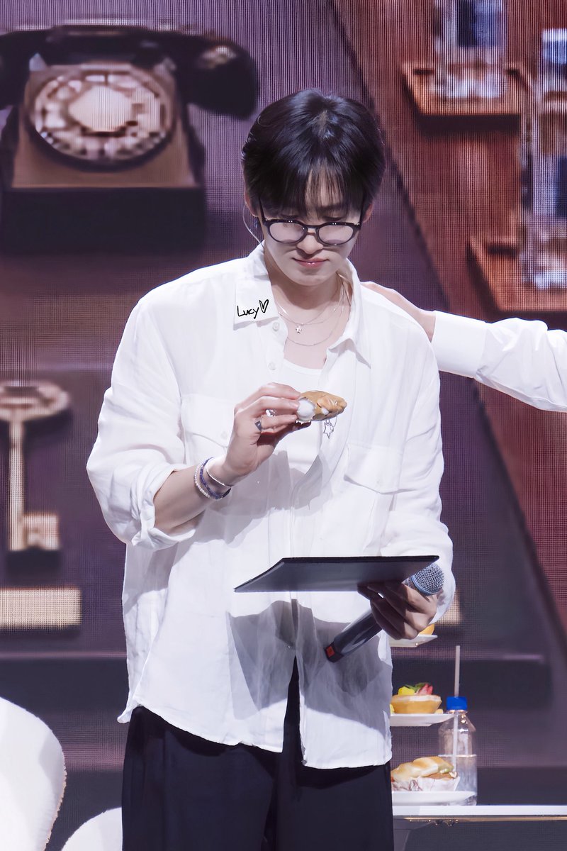 diary1300's tweet photo. 260705 HOTEL 203 in SHANGHAI

՞˶･֊･˶՞

#은혁 #EUNHYUK #이혁재 #李赫宰 #ウニョク
#슈퍼주니어 #SUPERJUNIOR https://t.co/jSwk2fMbGe