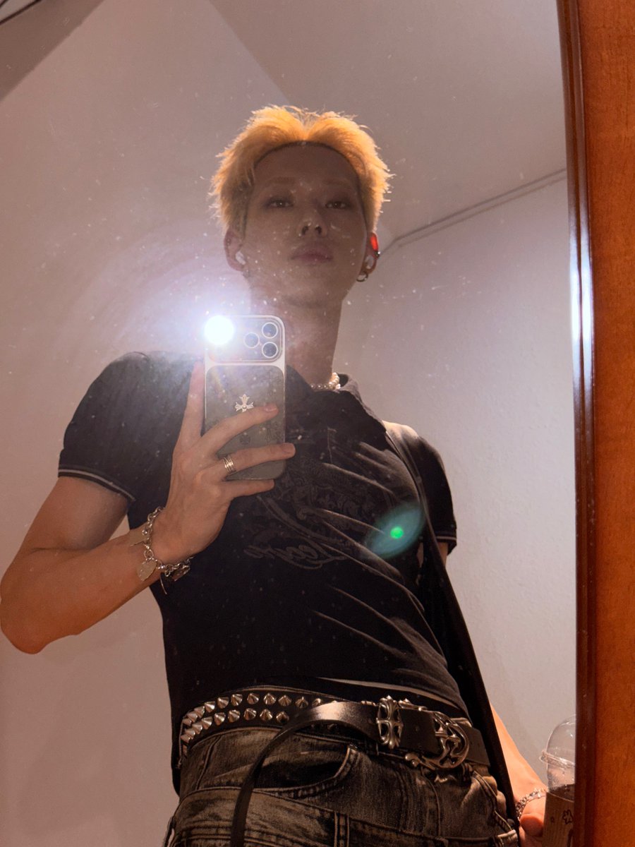 at_ALL_H_OURS's tweet photo. [#제이든]
오늘도 즐거워따~🖤

#ALL_H_OURS #올아워즈
#XAYDEN #제이든 https://t.co/drMl7IeVgK