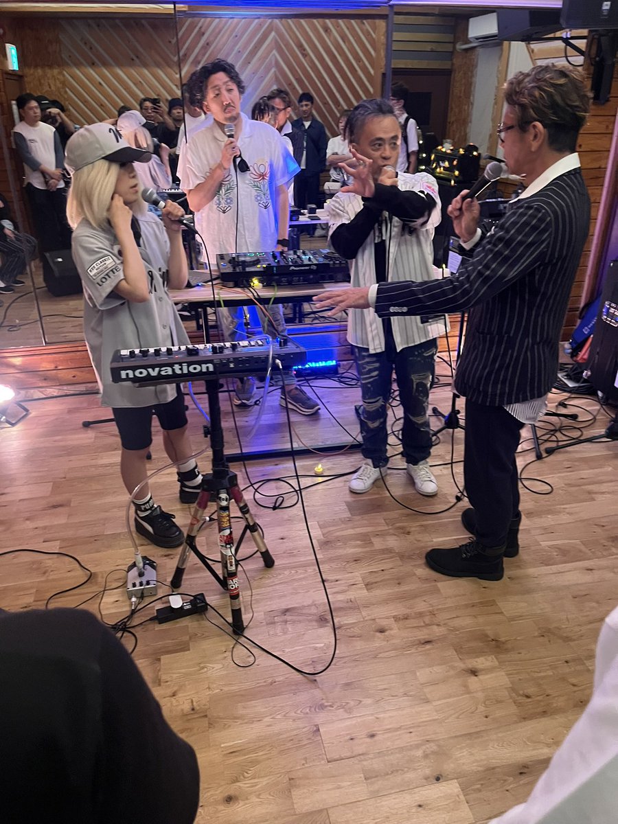 RN59785209's tweet photo. 本日、幡ヶ谷で伊津野兄貴のオフ会でございました。

兄貴、DJ FOOMINさん、Sergiho Mutoさん、WODDYFUNKさん、素敵なパフォーマンス、ありがとうござました👏👏👏

こりゃあまた…踊り過ぎて2、3日腰痛が続くなぁ…🤣

お疲れ様でした👏👏👏

 #icocoon https://t.co/T1J5SC0JVY