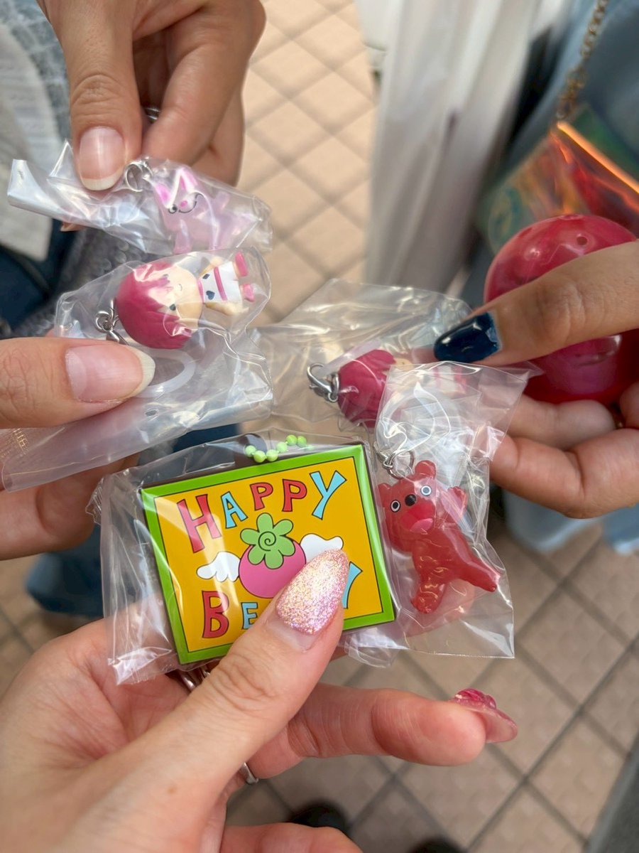 mercury6864's tweet photo. 2人が遊びに来てくれました☺️🤍ྀི
12時間くらい一緒にいたけど
話は尽きない〜〜〜〜！！
食べ放題行って🐷お戒壇めぐりして
ふと入ったセブンでガチャして
お蕎麦食べて散歩して帰宅(т-т)👋🏻➰
1日濃すぎてロスです😭
遠くまで来てくれてありがとう🥰
今月も会えるなんて嬉しすぎる😭❤︎ https://t.co/Jxc1pbIfJQ