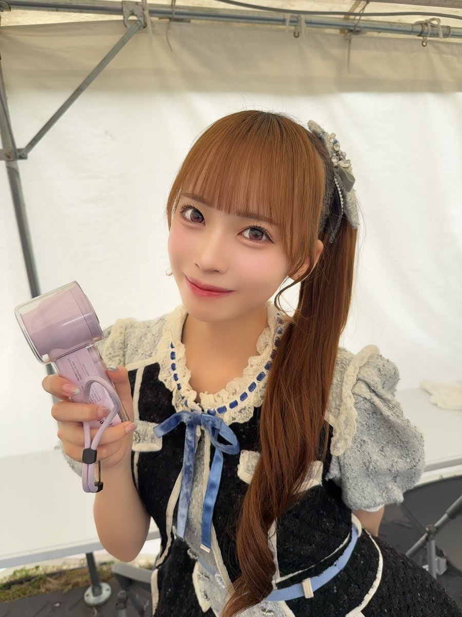 hina_hinahata's tweet photo. #超NATSUZOME2026
ありがとうございましたっ🎐꙳⋆

配信を見てくださった皆さまも！
会いに来てくださった皆さまも！ありがとうございますっ❤︎

たかねこちゃんと夏始まったね🐈‍⬛🌻

沢山の方とお目目があって嬉しかったです> ̫<♩だいすきまる〜♡
また会えますように！

#高嶺のなでしこ #たかねこ https://t.co/jxlVdru4IK
