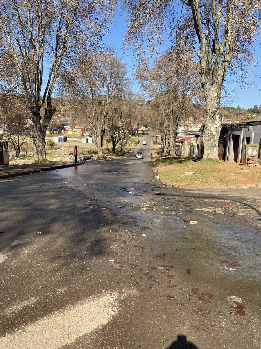 SiyabongaMotha_'s tweet photo. This has been happening for almost a year now. Ward 66 in the @CityofJoburgZA Bezuidenhout Valley.

@JHBWater this needs your attention. https://t.co/mkUE3Jf3C1