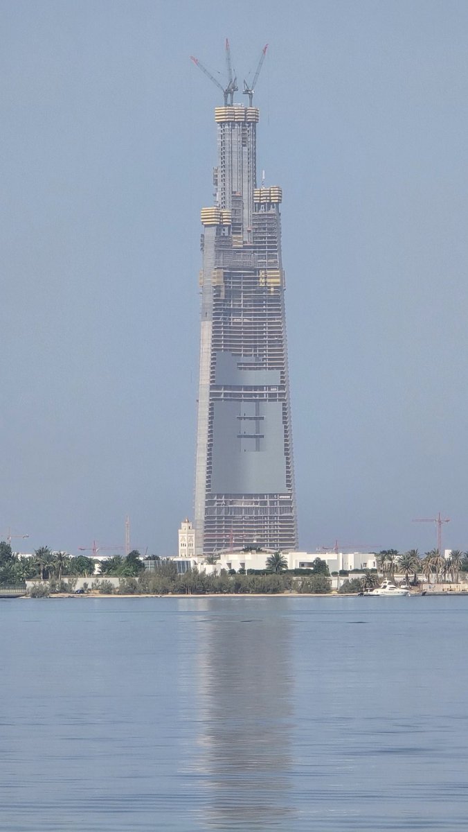 s_hm2030's tweet photo. برج جدة .. أطول برج في العالم و أول مبنى في تاريخ البشرية يتجاوز ارتفاعه حاجز الكيلومتر الواحد و عدد 157 طابق🌍
.
اليوم وصل إلى الطابق 106 🏗️
.
فخر معماري سعودي يعانق السماء🇸🇦 https://t.co/FtWI8TslMc