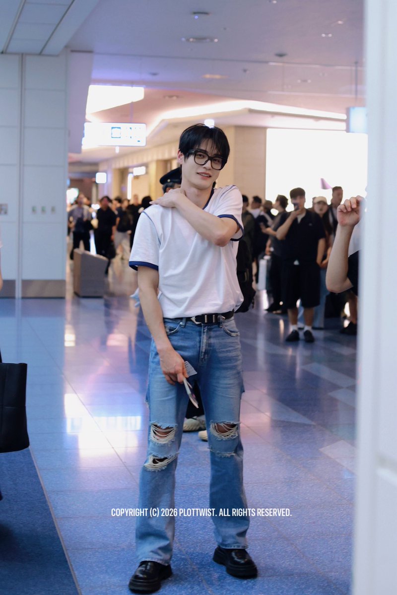 plot_twist1214's tweet photo. 260705  
#김지웅 #KIMJIWOONG #김갈냥님 #제로베이스원 #ZEROBASEONE #ZB1 #キムジウン https://t.co/vUkMM80vN1