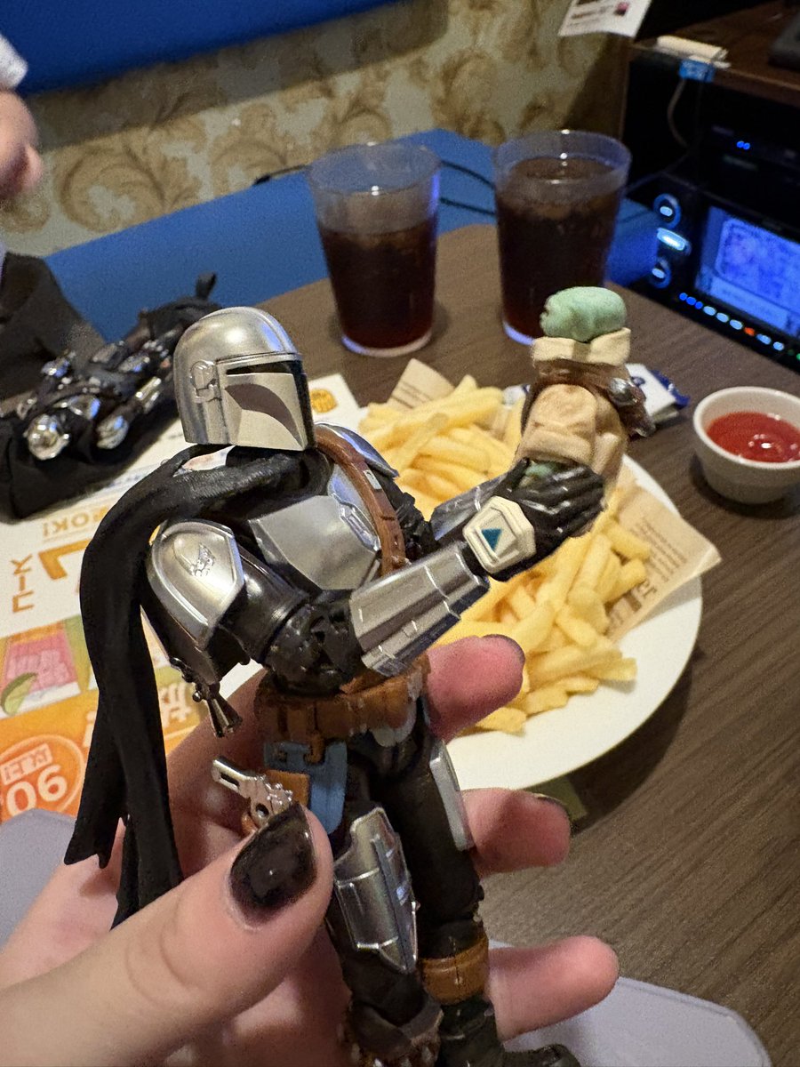 tsuru_GOGO's tweet photo. カラオケで遊んだ https://t.co/P0vVD8zrM3