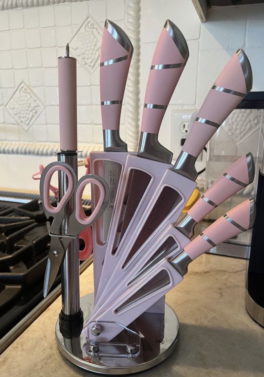 PinkPrivilege5's tweet photo. Pretty in pink and ready to slay the kitchen! 💖🔪✨ https://t.co/P9S0DdKPab