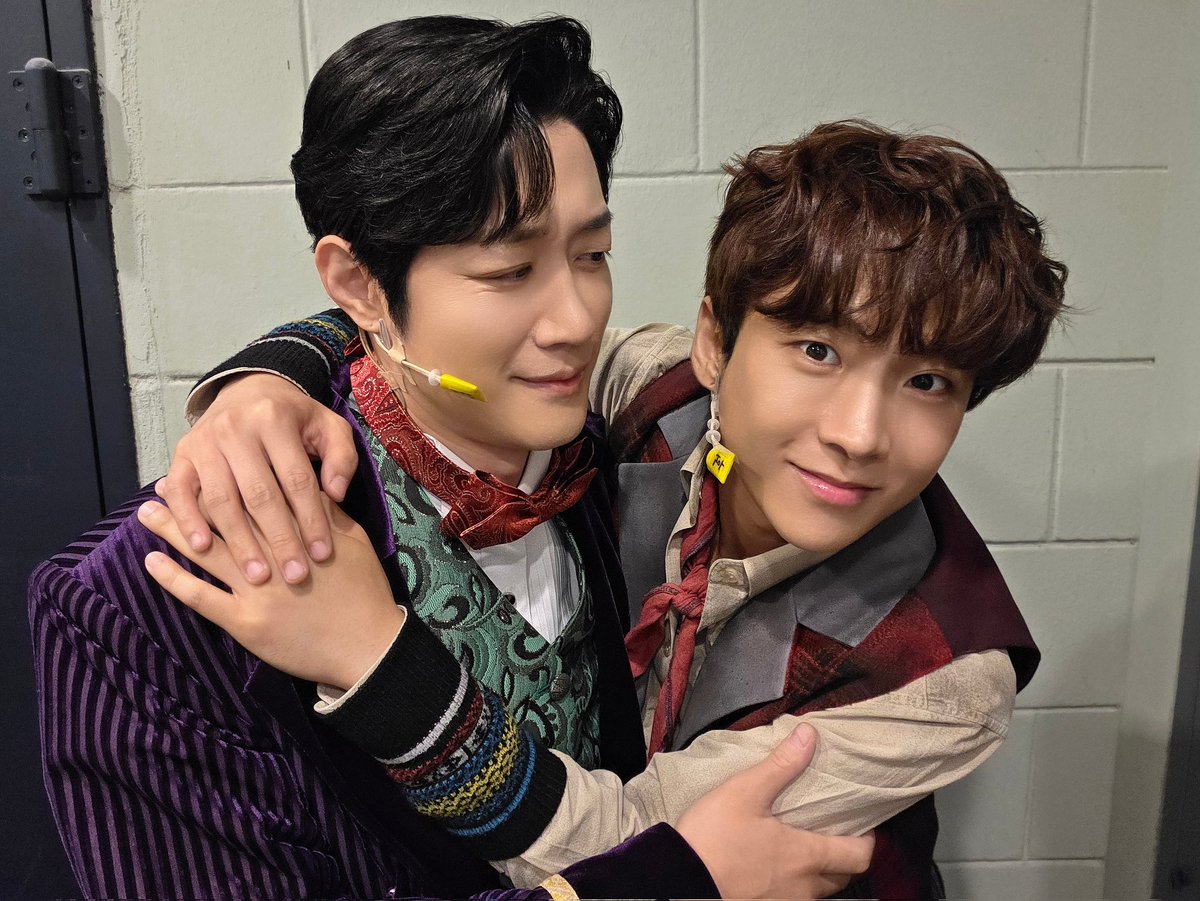 HONGcompany's tweet photo. #뮤지컬 #매드해터

🎩 마지막 공연 파이팅콜, 페어 사진 공개 

#이한솔 배우의 마지막 공연이 끝났습니다.
함께해주신 관객분들께 감사드립니다.
-
2026.6.9-8.30
TOM 1관 https://t.co/2SBpmO65zl