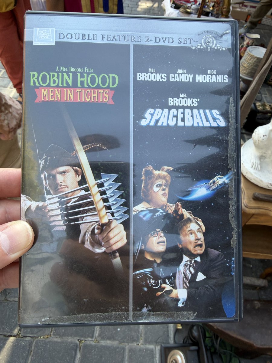 Juan_Pando_'s tweet photo. Mel Brooks ha cumplido 100 años y, aunque parezca una locura, no hay plataforma en España que tenga uno de sus films. Ni siquiera 'El jovencito Frankenstein'. Yo, feliz, acabo de pillar en el Rastro esta joya por 1 €, con la que completó su filmo como director en mi videoteca. https://t.co/V1K8YFmJa9