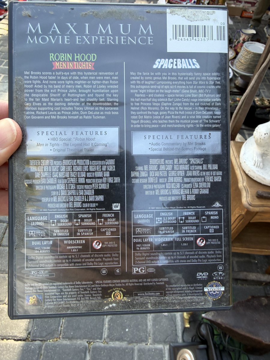 Juan_Pando_'s tweet photo. Mel Brooks ha cumplido 100 años y, aunque parezca una locura, no hay plataforma en España que tenga uno de sus films. Ni siquiera 'El jovencito Frankenstein'. Yo, feliz, acabo de pillar en el Rastro esta joya por 1 €, con la que completó su filmo como director en mi videoteca. https://t.co/V1K8YFmJa9