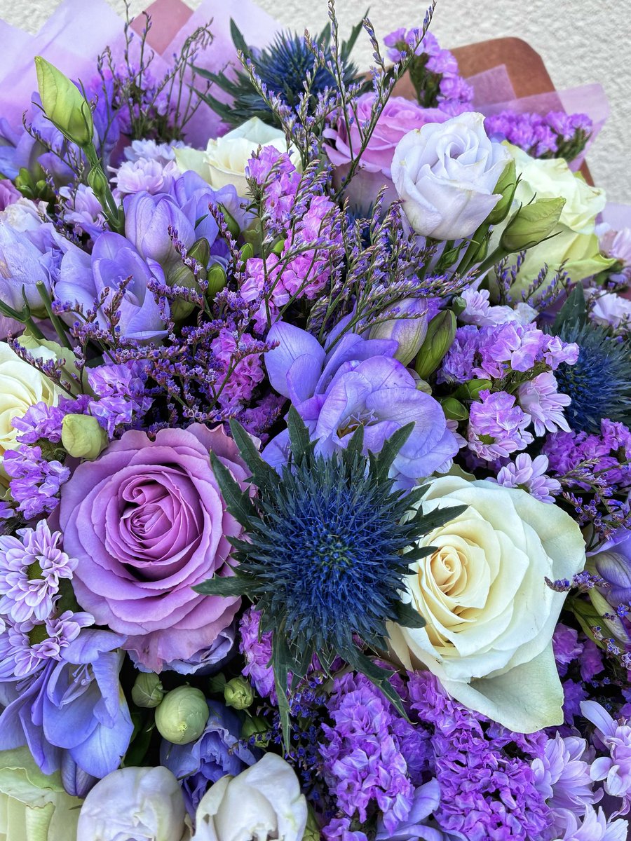 svbrwnd's tweet photo. Des fois y’a des bouquets que je veux juste ramener chez moi quoi ^^ https://t.co/Gk9wTpU7W1