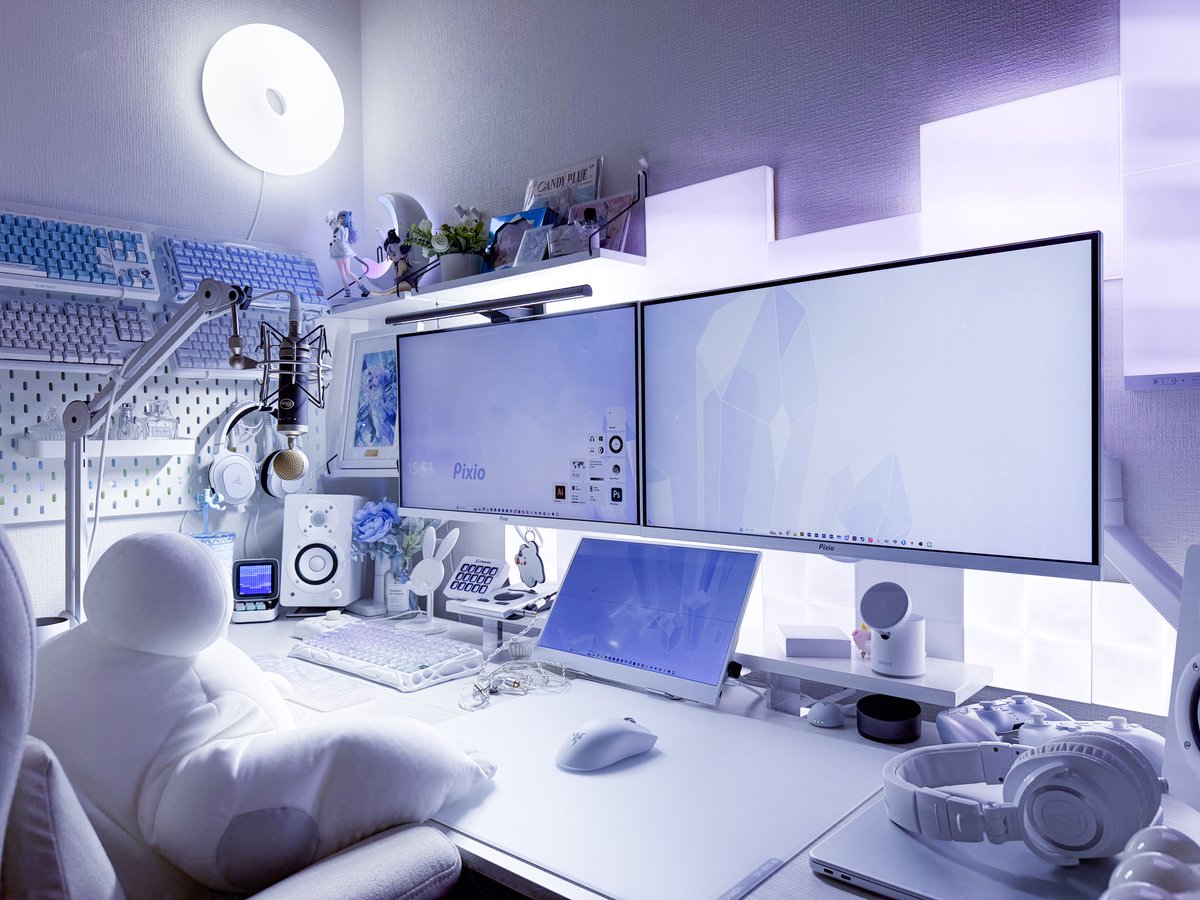 タッチパネル❤️ホワイトが可愛い❤️お部屋のインテリアにも馴染む❤️Windows11 ほまにどうやったらこんなかわちい部屋になるの〜🥺✊