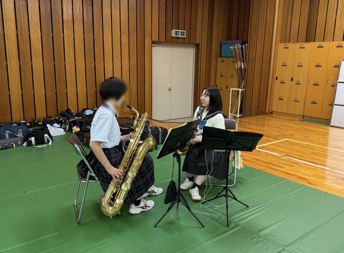 BrassBandTSJ's tweet photo. 昨日は石岡市立八郷中学校の皆さんと合同練習を行いました😊✨

中学生の皆さんと一緒に練習する中で、私たち高校生も多くの刺激を受け、学びの多い充実した時間となりました🎼

また、ご一緒できることを部員一同楽しみにしております🎶
ありがとうございました🙇‍♀️ https://t.co/4rc1Epk1hT