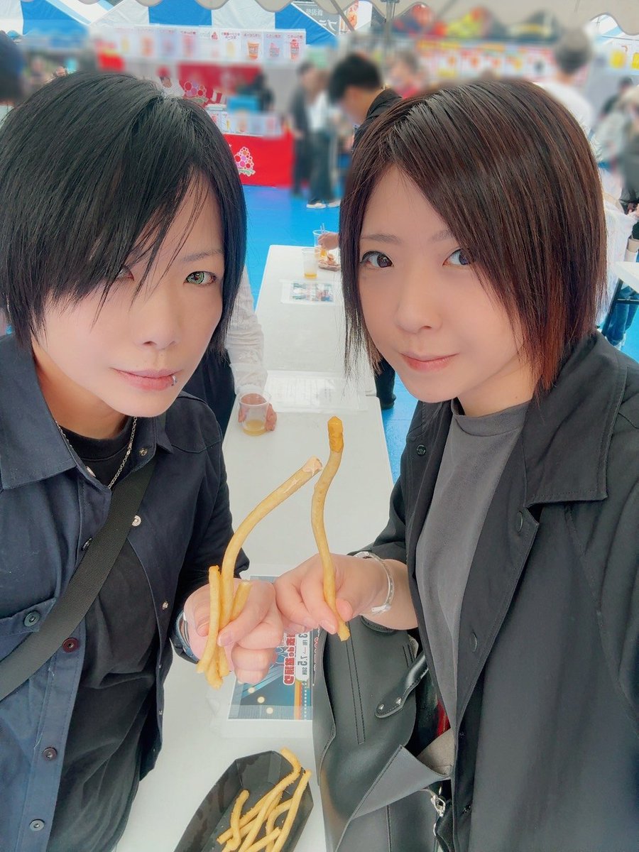 LakeHart666's tweet photo. 本日はぱわちゃんのPOP UPへ🦖🎀
やるきフルーツサンド本当に可愛くて大好きだからグッズ買ったりや巨大ぱわに会えて嬉しかった✨
その後上野へ。イベントの出店でご飯を食べてから大ゴッホ展に行きました。
夜のカフェテラスを生で拝見でき眼福でした🌙*.｡ https://t.co/TjZAoNY3ht