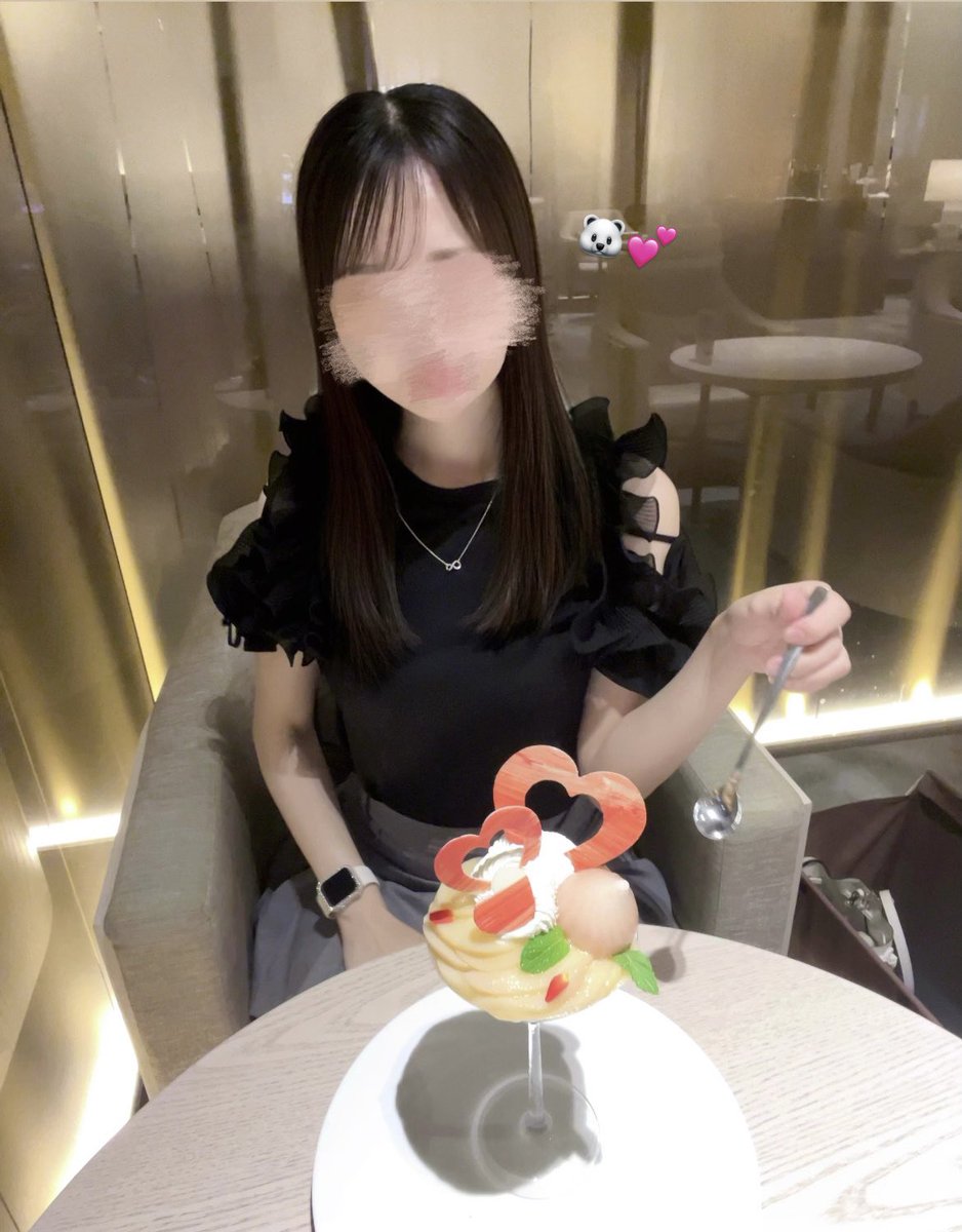 shumiryuga's tweet photo. リーガロイヤル京都の両想いピーチパフェ🍑🎀名前まで可愛い´т ‧̫ т ̀💕 https://t.co/vZzt6A6xHJ