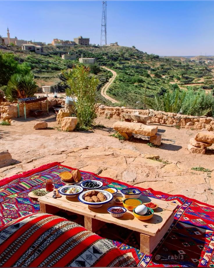 nawalaltahd5's tweet photo. 🏡🇱🇾 Yefren's traditional Amazigh homes... where every stone tells a story of Libya's rich heritage. ✨
#Libya #Yefren #Amazigh #LibyanCulture #VisitLibya #DiscoverLibya #TravelLibya https://t.co/ZyMMrhu5Ge