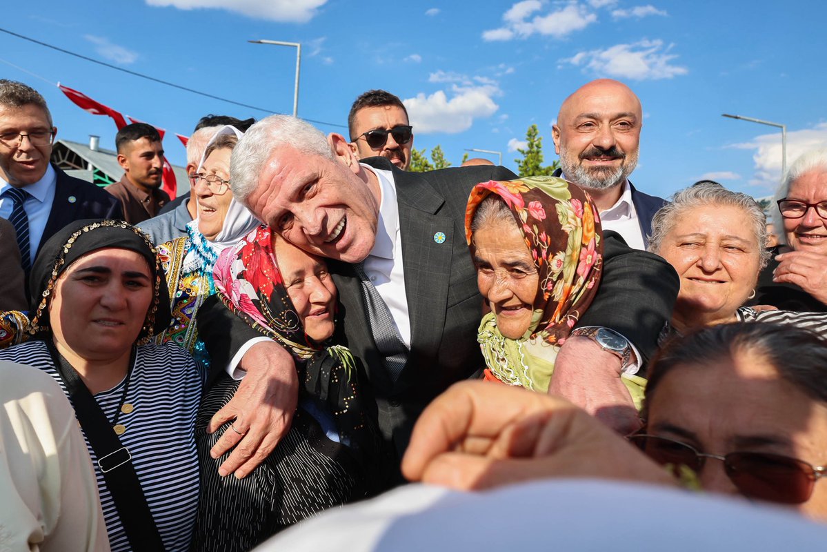 MDervisogluTR's tweet photo. Horasan Erenlerinden, Hünkâr Hacı Bektaş-ı Veli’nin talebesi, gönül eri Sarı Saltuk Hazretlerinin manevi huzurundaydık... https://t.co/q8n6EYVKCv
