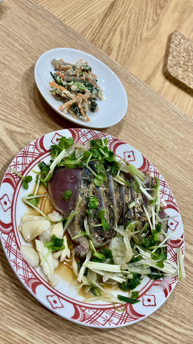 keityke227's tweet photo. スーパーで350円で買ってきたタタキでも普通に旨いのが高知だよね〜 https://t.co/jHGVRjuWTI