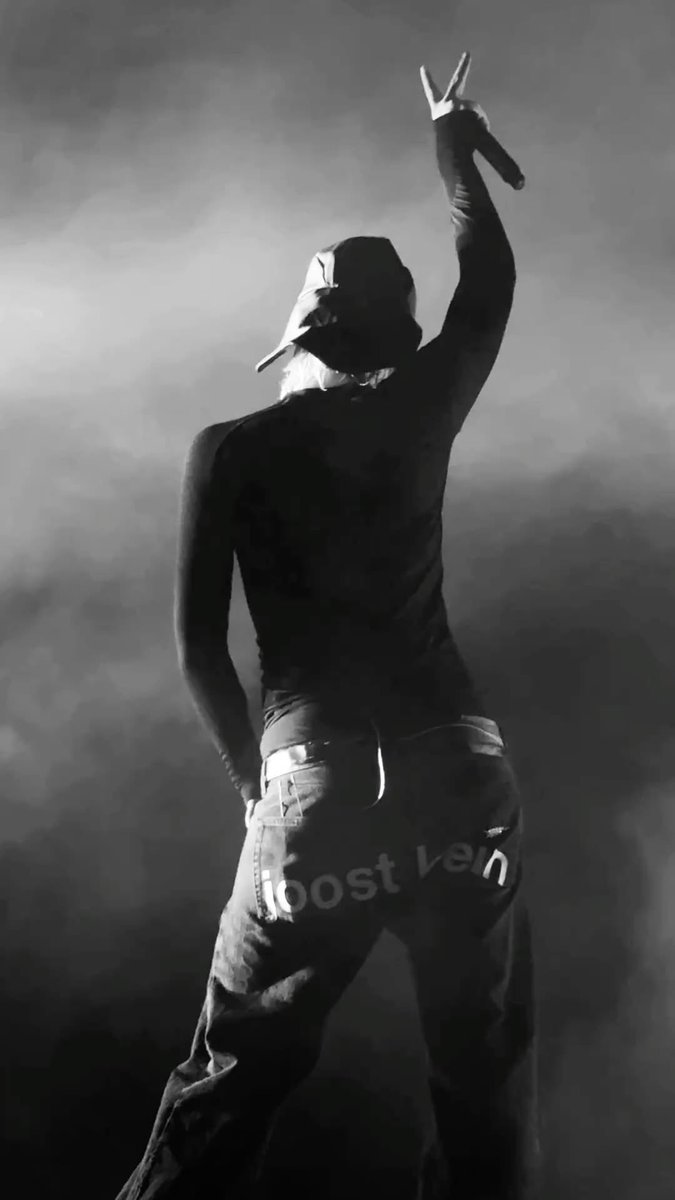 vijftijd's tweet photo. his waist is absurd, https://t.co/dWcHWLgiru