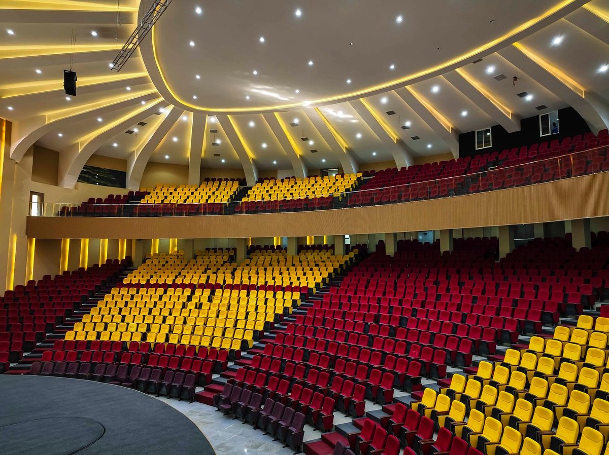 NaijaAesthetics's tweet photo. Everyone knows Enugu as the Coal City...
But have you seen its stunning International Conference Centre? 👀🇳🇬
Modern architecture like this deserves more attention.
📍Enugu State Conference Centre. https://t.co/YMbtyqnVCB