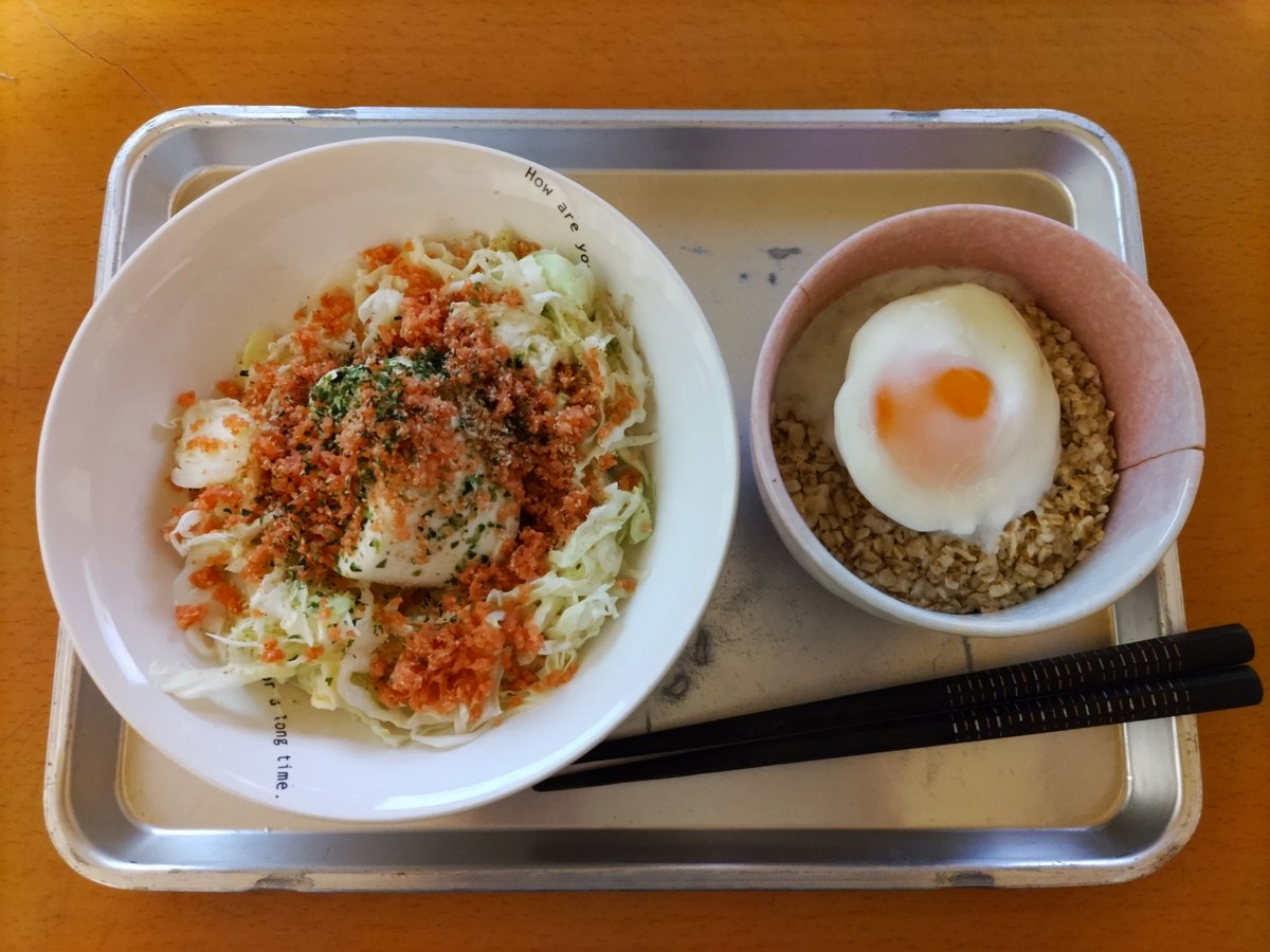 thechikoboll's tweet photo. 7月5日よるごはん
・鮭と豆腐のサラダ
・オートミール温玉ごはん

思ったよりおいしいサラダでした。鮭そぼろ便利ですね。

#おうちごはん
#鮭そぼろ #オートミール
#独り暮らし https://t.co/f7kso3yJnf
