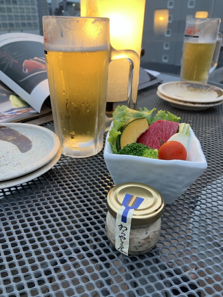 sigasiku's tweet photo. 外でおビール(^^)
わらやき屋 横浜 https://t.co/qu5sanoQoB