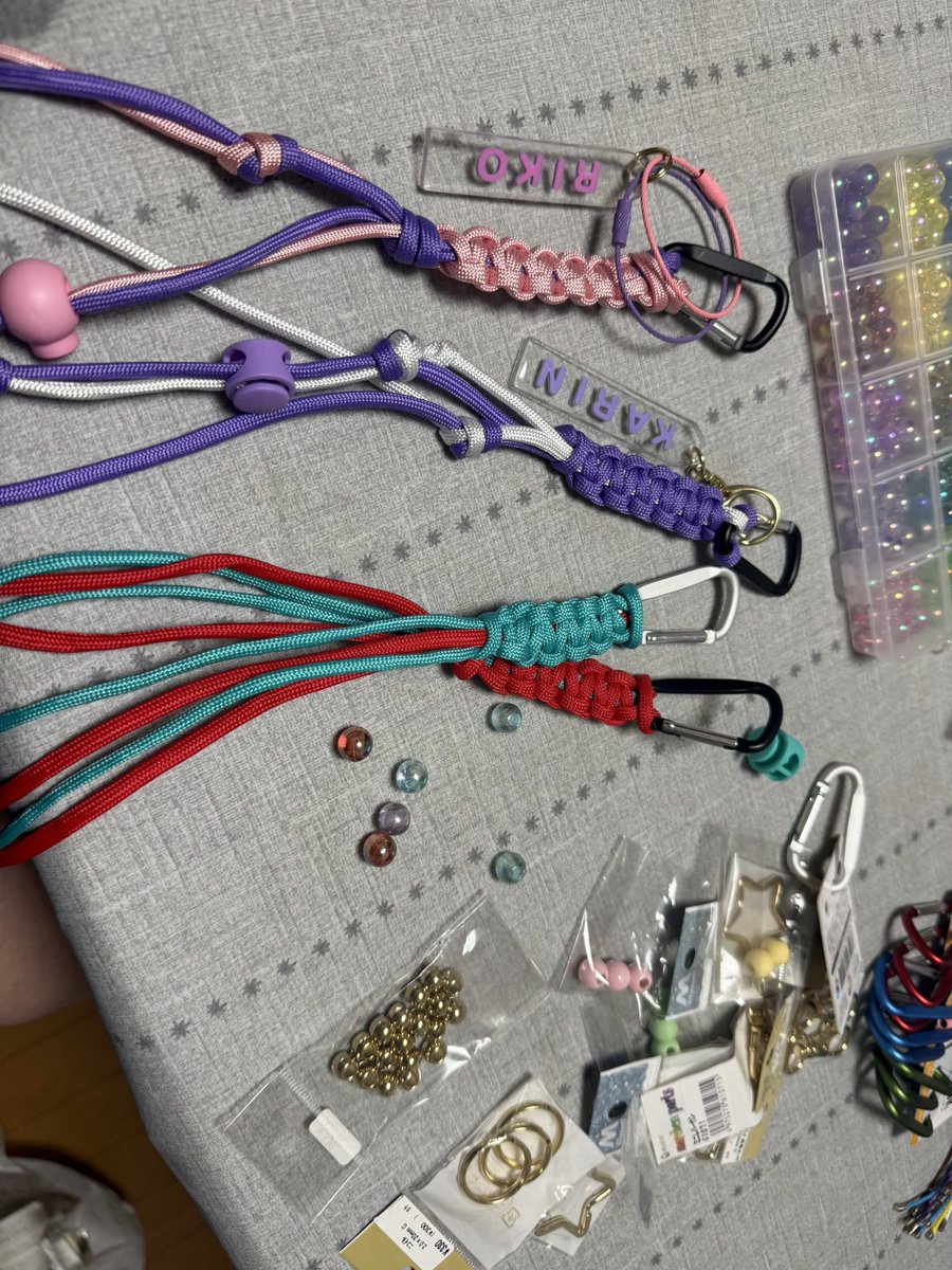 algpjob's tweet photo. やばーい
どんどん作りたいの増えちゃった😆
嫁ぎ先探すか…
自分用増やすか悩む〜
 #パラコード https://t.co/vgwiLe33ZZ