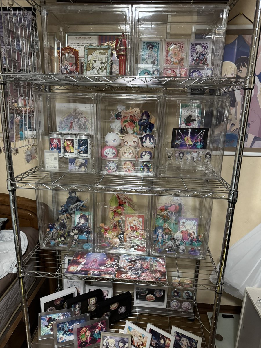 arc_168's tweet photo. 色々買ったりしたので祭壇アップデート！
コンプティークとアニメディアのポスター飾る場所どうしようか… https://t.co/UCqBQh64TB