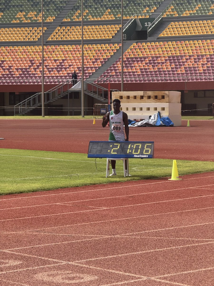 Bimbochan's tweet photo. Tejiri Godwin shaves over a second off his 200m personal best 👏🏽 👏🏽 

He clocked 21.06s to win his heat at the CAA champs. 

📸: @Coach_abdul_ https://t.co/cCf7pbyBKU