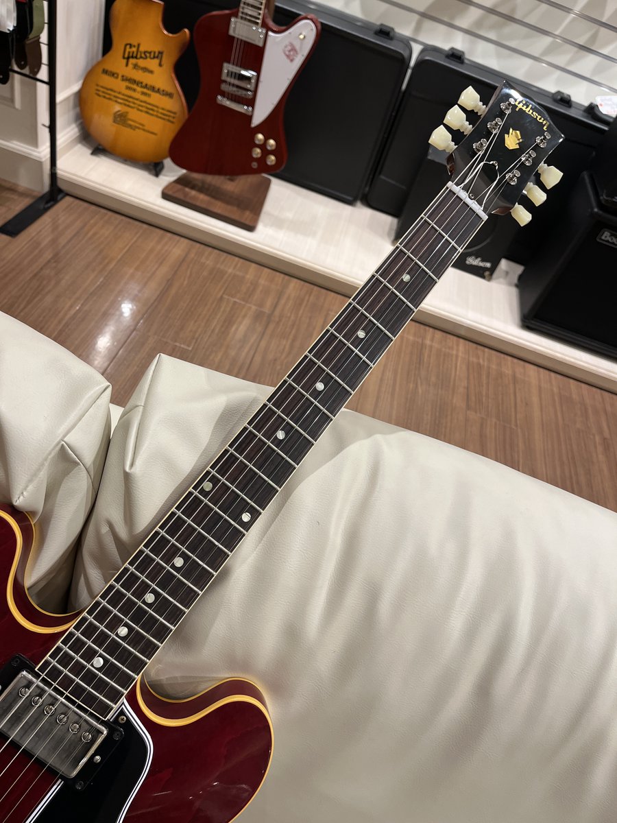 mikiame's tweet photo. 【Gibsonフロア今日のチラ見せ👀】
〜1961 ES-335 Reissue Wildwood Spec Viking Red VOS〜
海外ディーラースペック採用の特別な1本‼️
深みのあるチェリーが渋かっこいいルックスです‼️
是非ご検討の程を👇
商品ページ
https://t.co/mgHnNJCgML
#mikigakki #Gibson #エレキギター #amemura https://t.co/ny7KXMeY1y